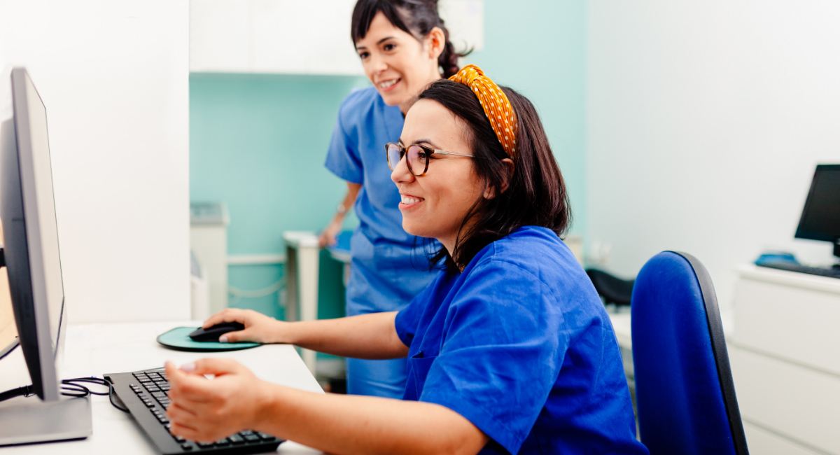 A healthcare professional subscribes to receive a monthly email summary of UnitedHealthcare news.